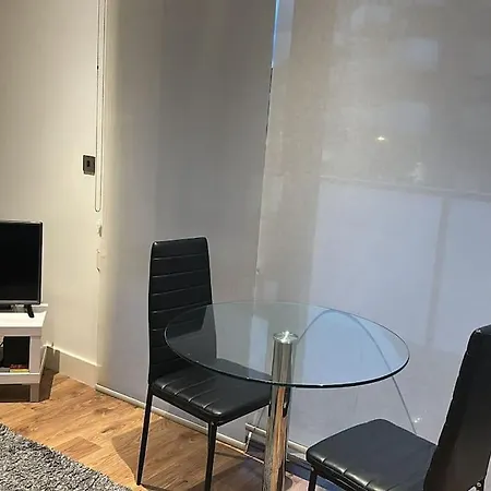 Cosy Apartment In East London